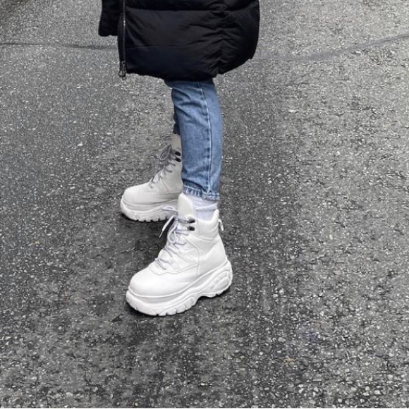 Dolls Kill Shoes - Dolls Kill White moon style boot